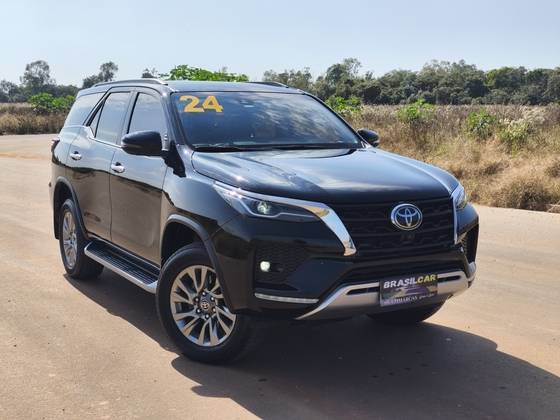 TOYOTA HILUX SW4 2.8 D-4D TURBO DIESEL SRX 4X4 AUTOMÁTICO